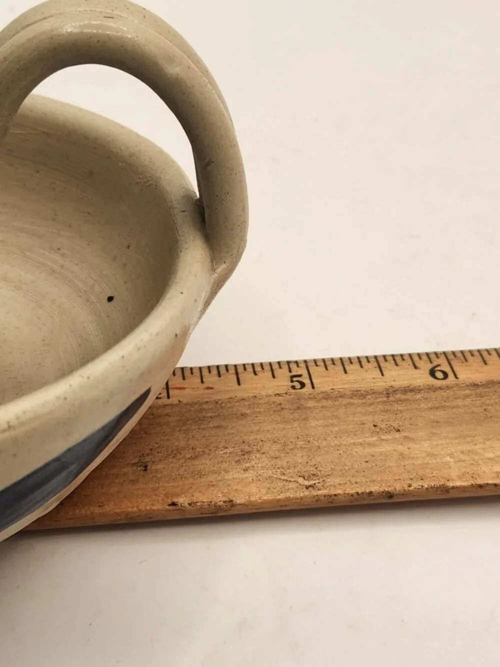 Handmade Williamsburg Pottery WPF Salt-glazed Beige and Cobalt Blue Floral Chamb